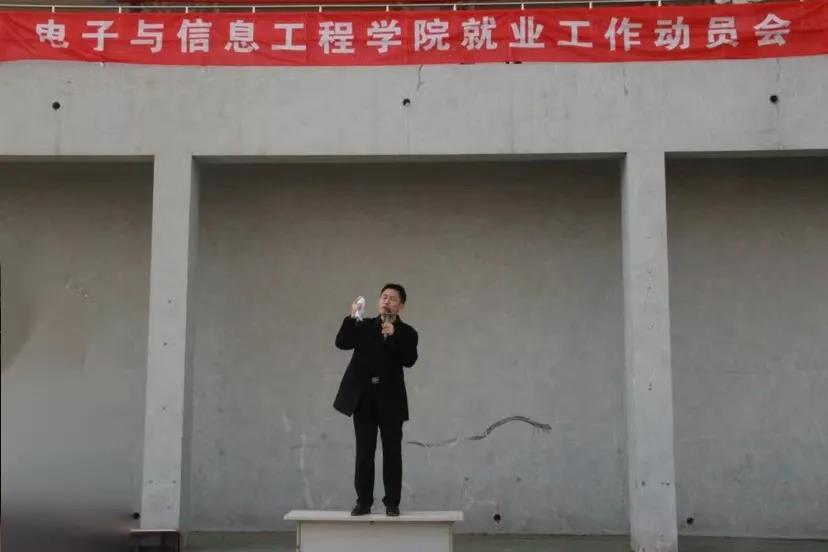免费观看B站刺激战场2023