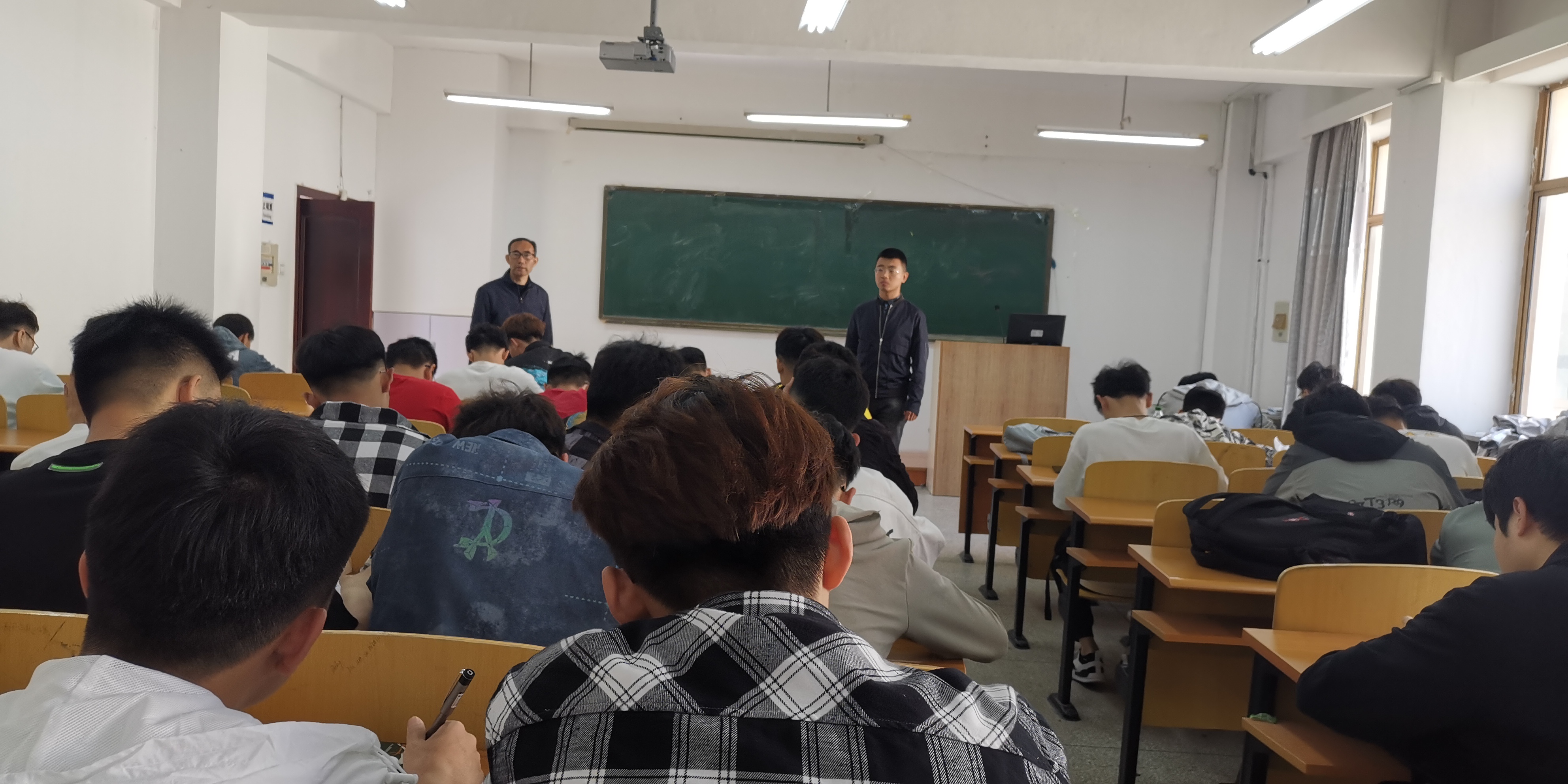 免费观看B站刺激战场2023