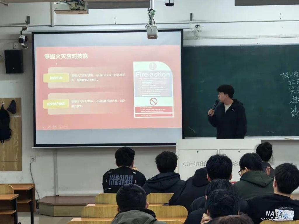 免费观看B站刺激战场2023