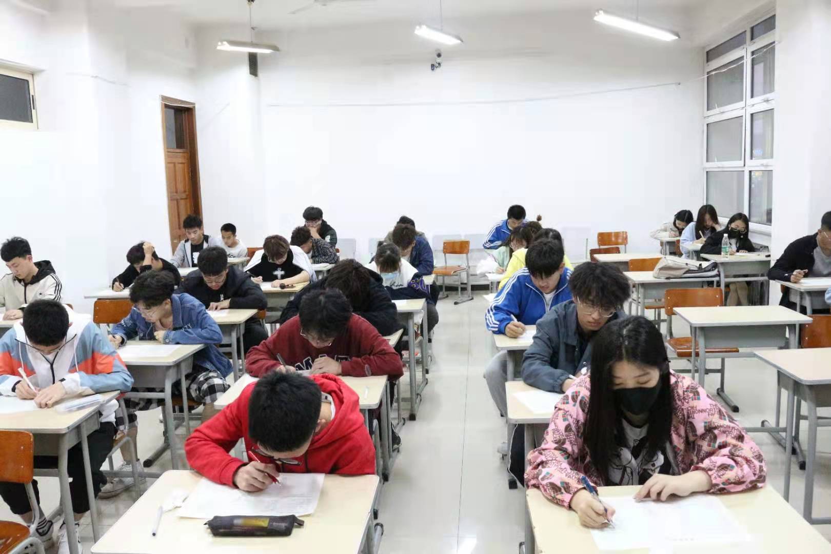 免费观看B站刺激战场2023